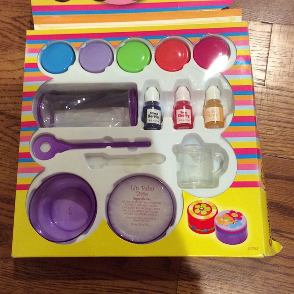 Make your own Lip Balm (Brand New) - Picture 3 of 4